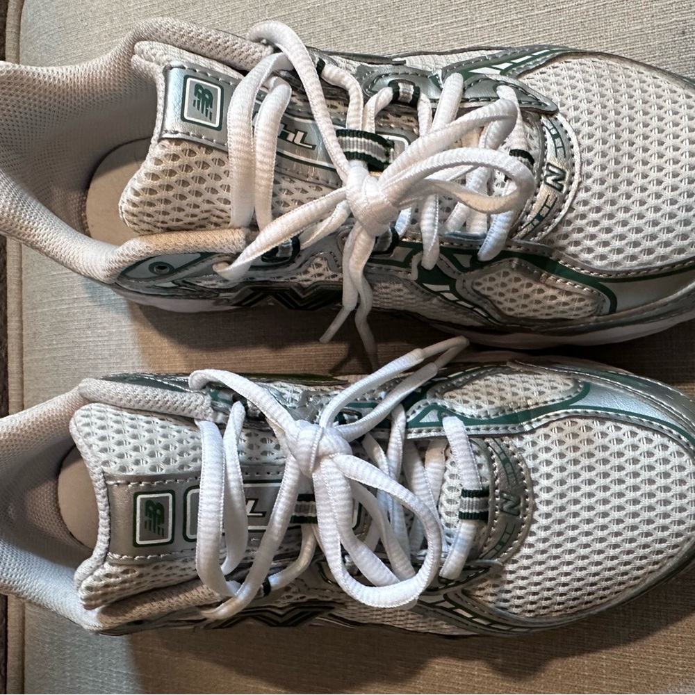 New Balance Men's White and Green Athletic Running Shoes - Picture 5 of 13